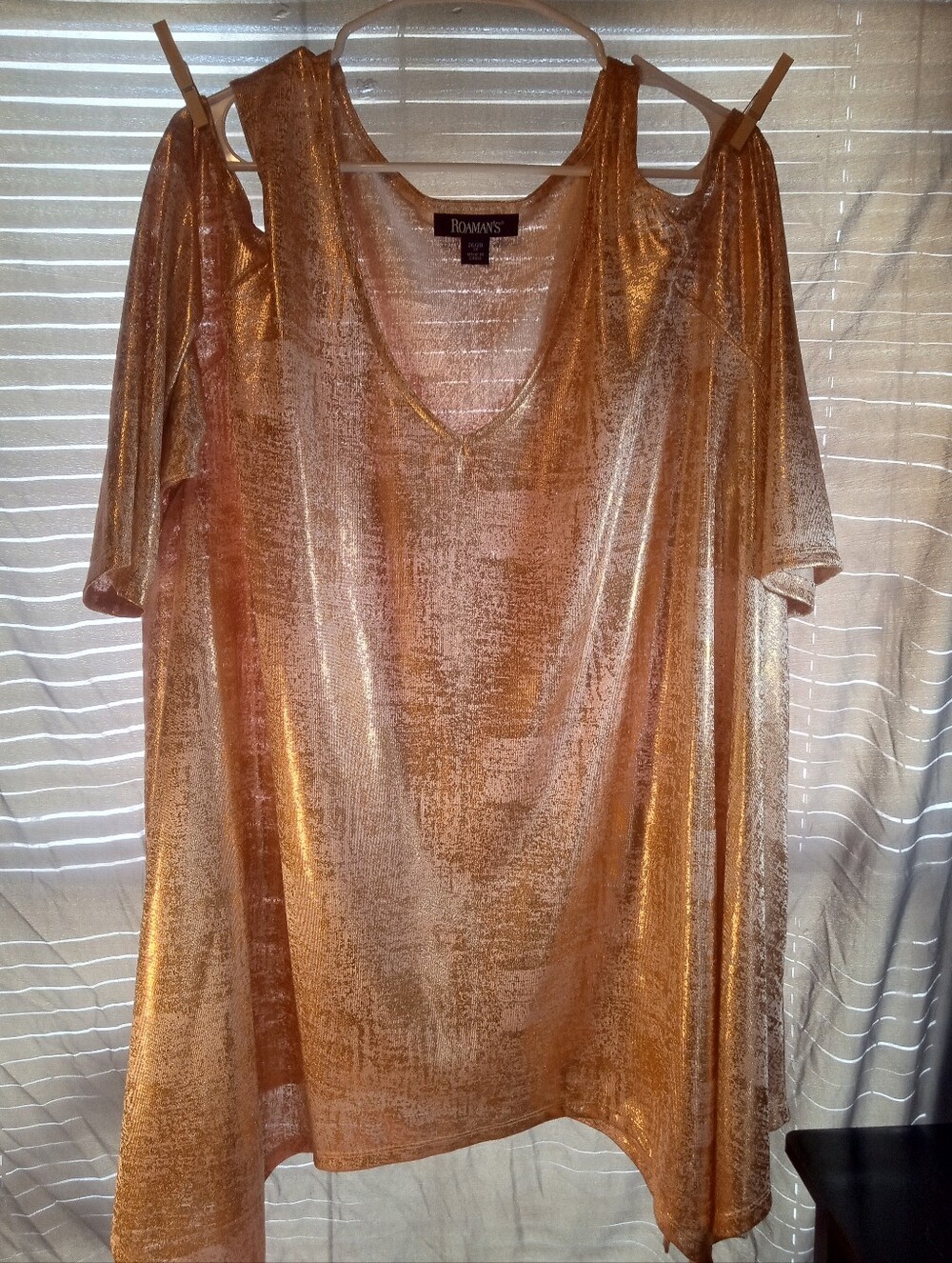 Romans Plus SizeMetallic Gold Cold-Shoulder Women's Top